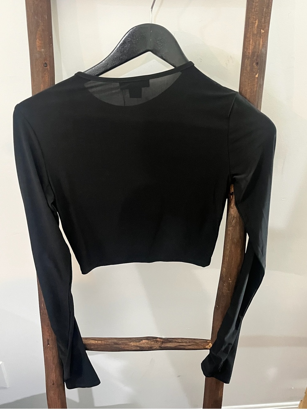 PrettyLittleThing Black Long Sleeve Crop Top